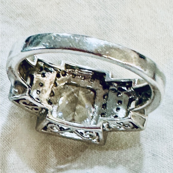 Get engaged! Elegant Silver Tone CZ Ring Intricate Design Size 7 - Picture 6 of 7